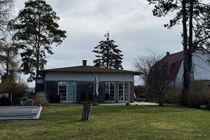 Lichtdurchflutetes EFH mit Pool, Sauna, Kamin und großem Garten