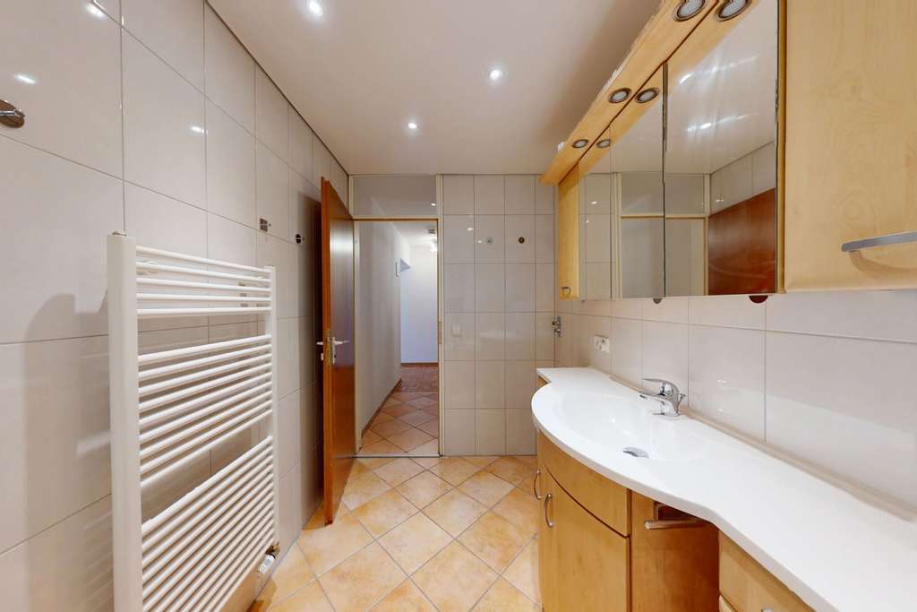 Immobilie in Leonberg - Großzügige 4-Zimmer-Wohnung mit Wintergarten und schönem Ausblick – ab sofort verfügbar! - Bild 4