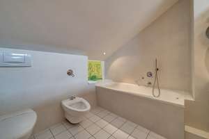 EFH-Highlight in Birkenfeld: Pool, Sauna, Doppelgarage & Gartenparadies, Freisitz und Aussichtslage – Die vollständige Adresse der Immobilie erhältst du vom Anbieter., 75217 Birkenfeld – Vorschaubild 16