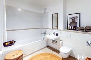Masterbedroom, EBK, Wannenbad, Gäste-WC und Südbalkon – Hermann-Weinhauser-Straße 63, 81673 Echarding, München – Vorschaubild 9