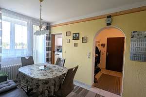 Charmante Eigentumswohnung in gepflegtem Mehrfamilienhaus mit idealer Raumaufteilung, Garage und Kel