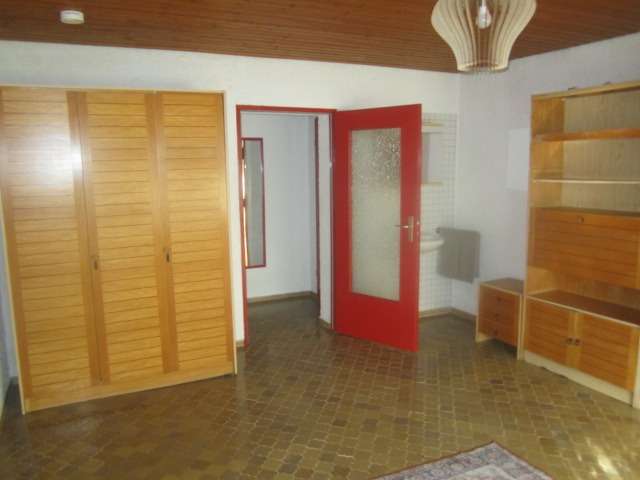 Immobilie in Hohen-Sülzen - Hohen-Sülzen: Älteres kleines Einfamilienhaus für kleine Familie. Ruhige Lage. Garage, Garten, Pool. - Bild 4