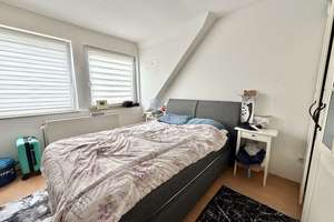 Ruhig wohnen, sicher investieren: 4-Zimmer-Dachgeschosswohnung mit Potenzial – Die vollständige Adresse der Immobilie erhältst du vom Anbieter., 34613 Schwalmstadt – Vorschaubild 2