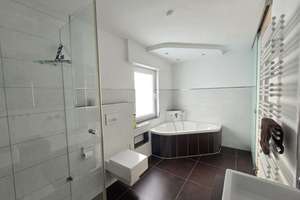 Traumhafte Doppelhaushälfte mit Pool, Doppelgarage und hochwertiger Ausstattung – Die vollständige Adresse der Immobilie erhältst du vom Anbieter., 70195 Botnang-West, Stuttgart – Vorschaubild 16