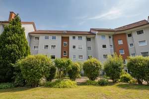Sonnenverwöhnte 4-Zimmer-Wohnung mit Balkon und Tiefgaragenstellplatz in Laatzen! – Die vollständige Adresse der Immobilie erhältst du vom Anbieter., 30880 Laatzen – Vorschaubild 2