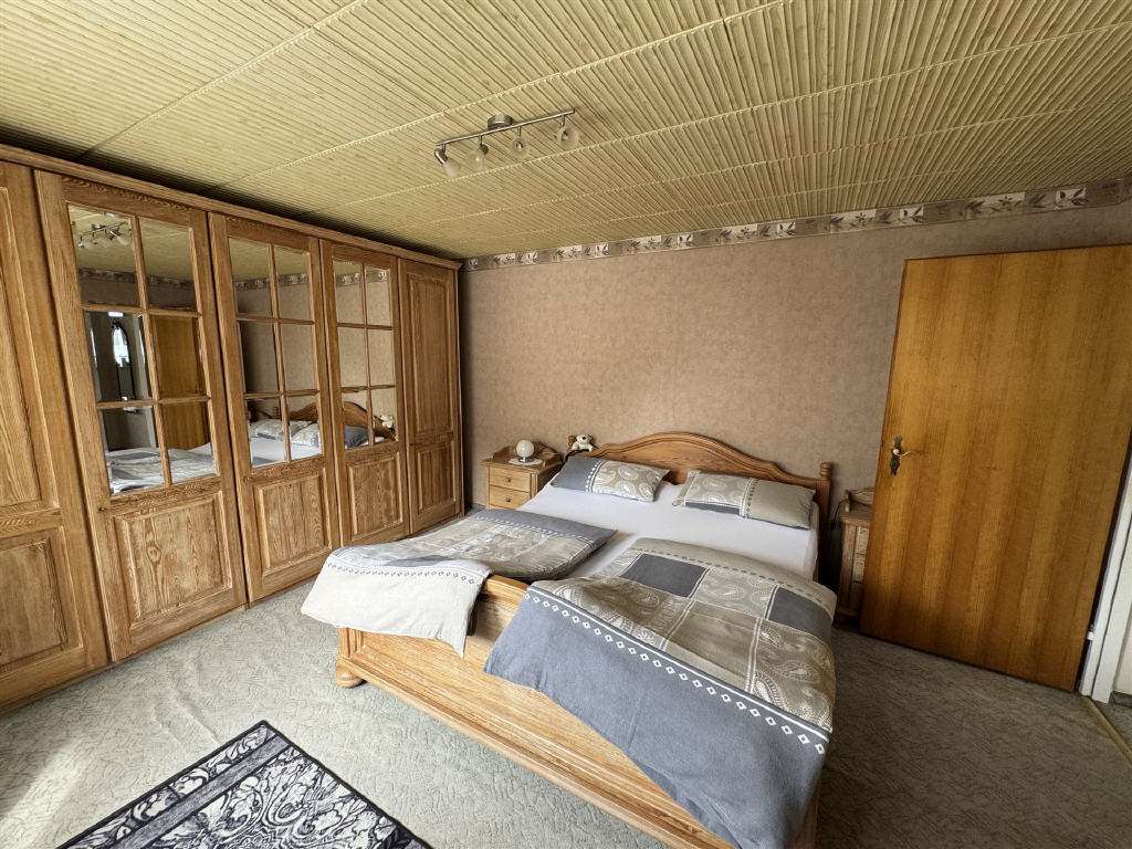 Immobilie in Wermelskirchen - Einsteigerimmobilie für die junge Familie!
 Doppelhaushälfte mit schönem Grundstück (Erbpacht - Bild 0