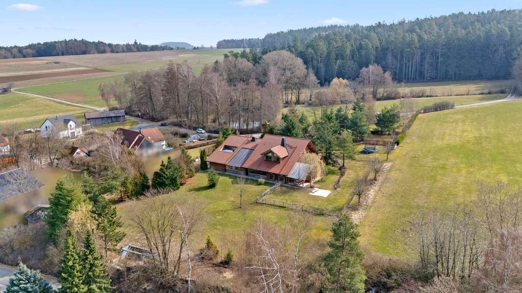 Immobilie in Schnabelwaid - Einzigartiges Grundstück! Großzügiges Einfamilienhaus mit ELW in Blockbohlenbauweise - Bild 3