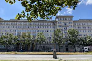 Ein Berliner Wahrzeichen als Zuhause. Ikonisches Wohnen am Frankfurter Tor – Die vollständige Adresse der Immobilie erhältst du vom Anbieter., 10247 Friedrichshain, Berlin – Vorschaubild 2