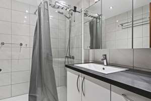 Perfekter Mix aus Ruhe und Stadtnähe - Ideale 2,5-Zimmer-Wohnung mit Balkon und Tiefgarage – Die vollständige Adresse der Immobilie erhältst du vom Anbieter., 70376 Neckarvorstadt, Stuttgart – Vorschaubild 4