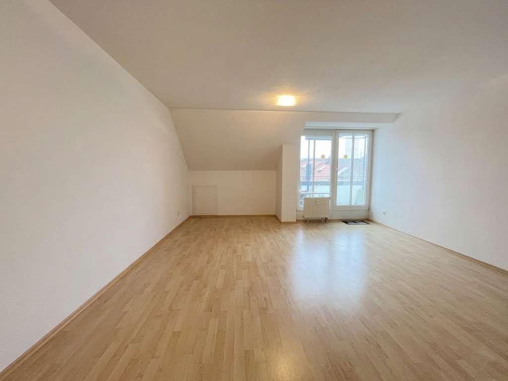 Immobilie in Ismaning - Smart kaufen, später selbst wohnen: 2-Zi.-DG-Wohnung mit Süd-Balkon in Ismaning - aktuell vermietet - Bild 1