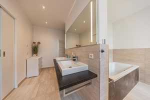 NEU: 4-ZIMMER LOFT, 2 TERRASSEN, GARTEN, SOFORT BEZUGSFREI, STELLPLATZ, EINBAUKÜCHE, 2 BÄDER – Leipzig – Vorschaubild 13