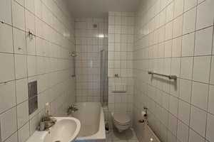 Dreifamilienhaus in Teileigentum, großem Garten und Garage in Mönchengladbach – Mönchengladbach – Vorschaubild 3