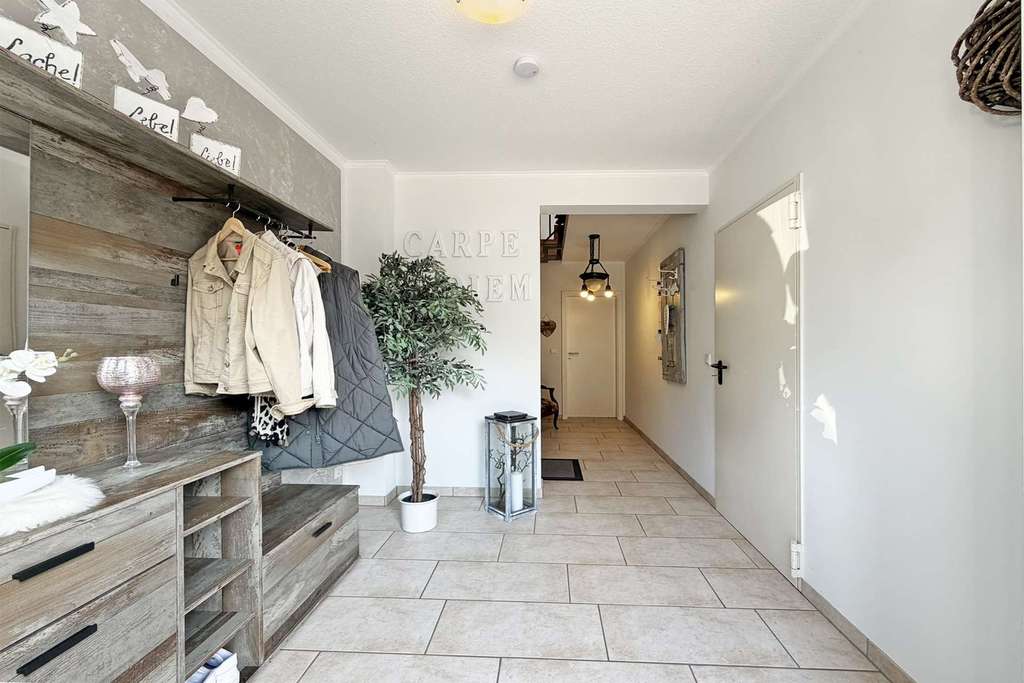 Immobilie in Wiltingen - Wiltingen: Modernes Reihenendhaus, ideal für Familien, mit Garage, großer Terrasse und Hanggarten - Bild 4