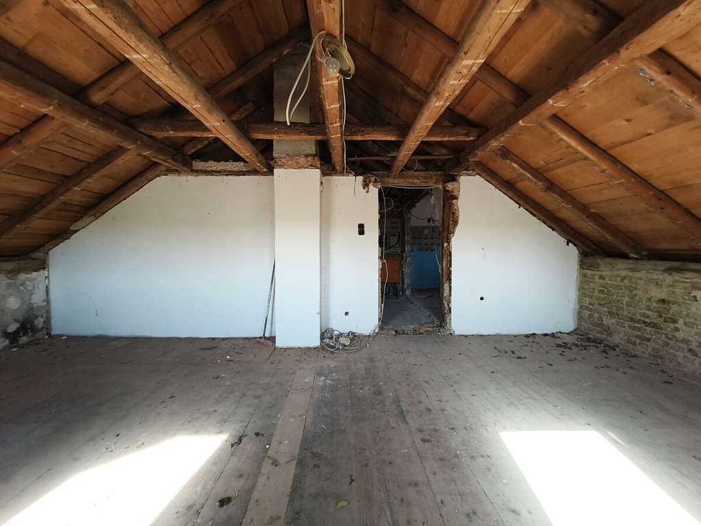 Immobilie in Metten - Umbau-Projekt in herrlicher Ortsrandlage bei Deggendorf/Berg mit ca. 1.270 m2 Grundstück - Bild 2