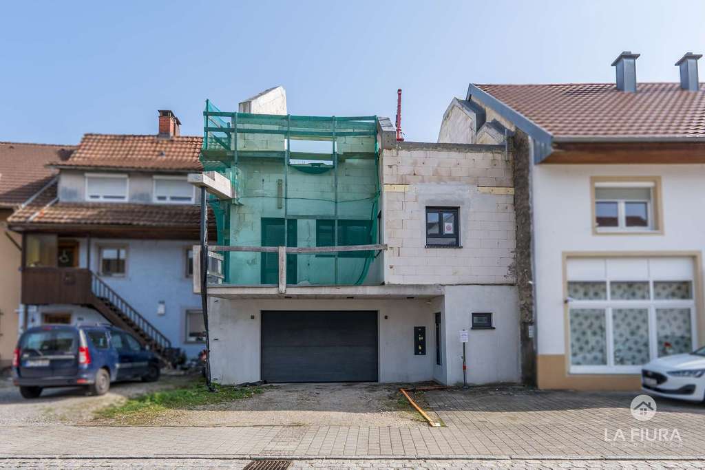 Immobilie in Bad Säckingen - LFI | Von Architektenhand geplanter Bau zur Fertigstellung | mit 110 qm großer Garage in Wallbach - Bild 1