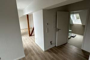 Erstbezug nach Sanierung – Moderne Dachgeschosswohnung mit Loggia in Toplage von Oberhausen  – Keltenstraße 21, 46045 Styrum, Oberhausen – Vorschaubild 11