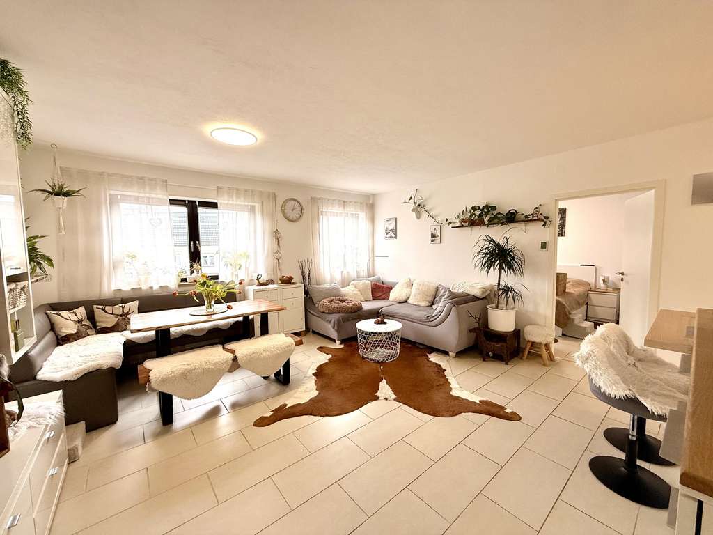 Immobilie in Saarwellingen - Sanierte Wohnung mit Gartenanteil in Saarwellingen-Schwarzenholz! - Bild 4