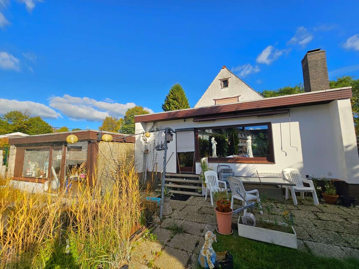 Familienfreundliches Einfamilienhaus mit Vollkeller, Garage und großzügigem Garten, Bremerhaven – Bild 4