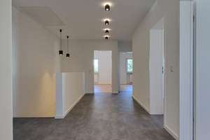 Wunderschöne 5-Zimmer-Wohnung im Zweifamilienhaus in bester Lage (Erstbezug nach Sanierung)