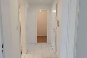 ILIEV IMMOBILIEN: Bezugsfreie 2-Zimmer-Wohnung mit zwei Südbalkonen und Aufzug in Milbertshofen – Die vollständige Adresse der Immobilie erhältst du vom Anbieter., 80937 Am Hart, München – Vorschaubild 5