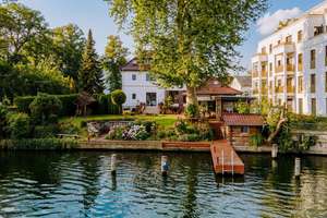 Mit Bootssteg, Remise, Keller, Kamin, Saunas u.v.m.: Einfamilienhaus-Villa am Wasser in Grünau