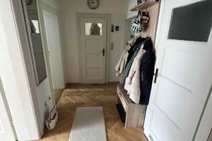 2,5-Zi.-Altbau-Whg. mit kl. Wohnküche im 3. OG in München-Nymphenburg – Die vollständige Adresse der Immobilie erhältst du vom Anbieter., 80639 Nymphenburg, München – Vorschaubild 3