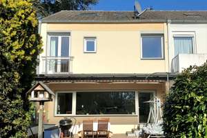 Modernisiertes Reiheneckhaus mit viel Platz und schönem Garten 