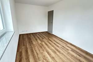 Familienfreundliche DHH mit Terasse und Garage ab sofort – Hauptstraße 24 b, 89352 Ellzee – Vorschaubild 7