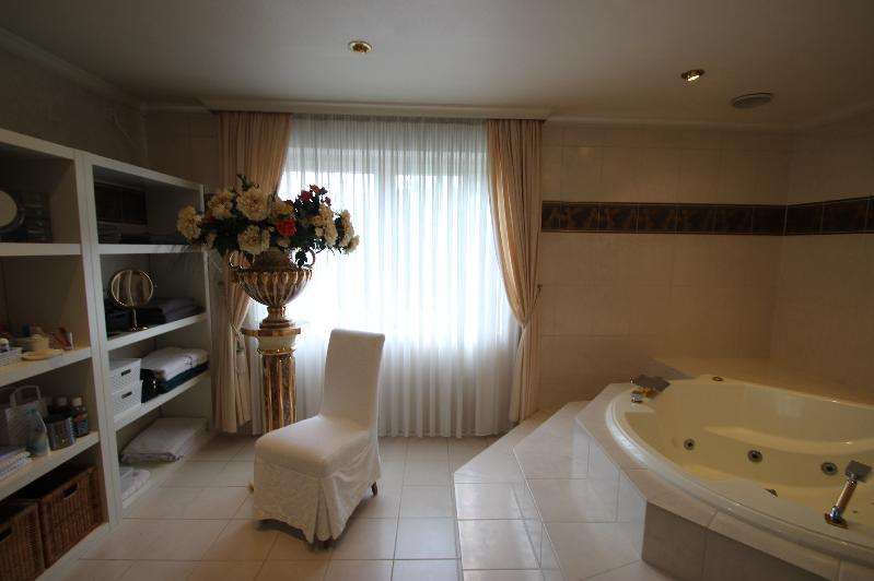 Immobilie in Rheinbreitbach - Einfamilienhaus mit Top-Ausstattung 2 Bäder ruhiger Lage Garten Garage Carport schöne Au - Bild 5