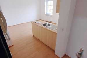 Charmante 2-Zimmer-Wohnung mit Stellplatz - Ihr neues Zuhause! – Heidestraße 78 bis 86, 6842 Dessau-Roßlau – Vorschaubild 1
