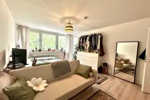 Schöne Lage am Ostpark München-Ramersdorf. 2.Zi.- Whg. mit Balkon und TG-Stellplatz. – München – Vorschaubild 2