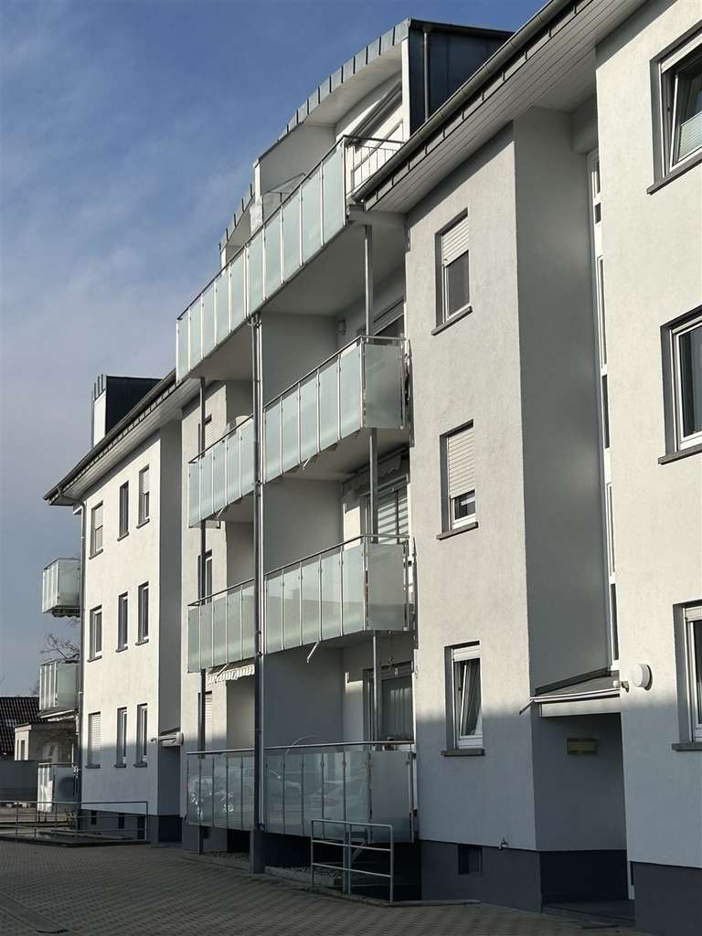 Immobilie in Durmersheim - Großzügige 4-Zimmer-Wohnung in gepflegten Mehrfamilienhaus in Durmersheim - Bild 1