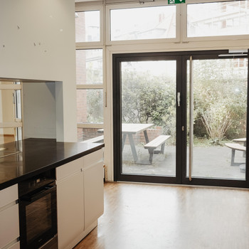 Im Alleinauftrag! Ihr neues Loftbüro mit Terrasse und Stellplätzen in Rheinnähe!