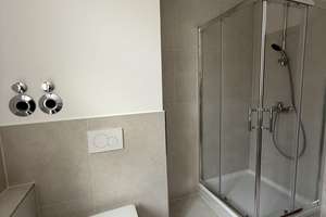 Erstbezug nach Sanierung: Helle und geräumige 2-Zimmerwohnung mit Einbauküche – Adlerstr. 32, 65183 Mitte, Wiesbaden – Vorschaubild 6