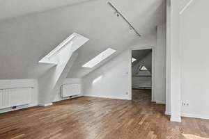 Lichtdurchflutete Dachgeschosswohnung in einer sanierten Denkmalschutzimmobilie in Farmsen-Berne – Die vollständige Adresse der Immobilie erhältst du vom Anbieter., 22159 Farmsen-Berne, Hamburg – Vorschaubild 5