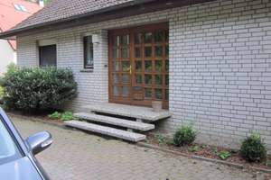 Viel Platz in Ubbedissen: Großzügiges Einfamilienhaus mit Garagen – Die vollständige Adresse der Immobilie erhältst du vom Anbieter., 33699 Stieghorst, Bielefeld – Vorschaubild 2