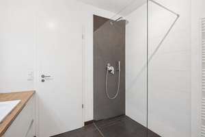 Neuwertige 3-Zimmer-Eigentumswohnung (Baujahr 2015) mit zwei Balkonen und hochwertiger Wohnküche in – Die vollständige Adresse der Immobilie erhältst du vom Anbieter., 22307 Barmbek-Nord, Hamburg – Vorschaubild 10