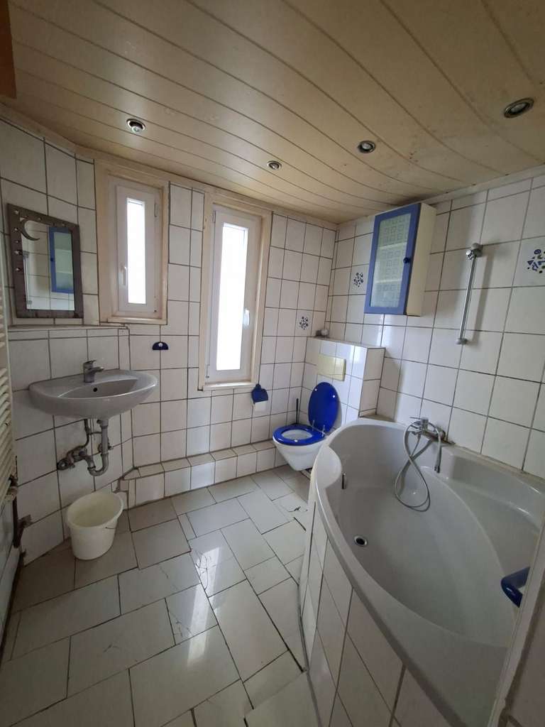 Immobilie in Stuttgart - S-WANGEN: Leerstehende 2-Zi.-Wohnung mit 51 qm * renovierungsbedürftiger Zustand * - Bild 3