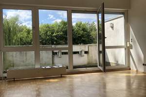 Frisch renovierte 3 Zimmer Whg mit  Balkon & Grünblick