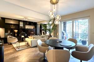 Luxuriöse möblierte Designer-Wohnung mit umlaufender Terrasse