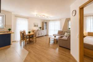 2,5-Zimmer-Wohnung mit Balkon und Tiefgaragenstellplatz in gepflegter Wohnlage – Dietrich-Bonhoeffer-Str. 10, 88471 Laupheim – Vorschaubild 3