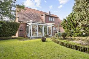 Zwei Wohneinheiten, viele Möglichkeiten: Attraktives Zweifamilienhaus in Hamburg-Meiendorf