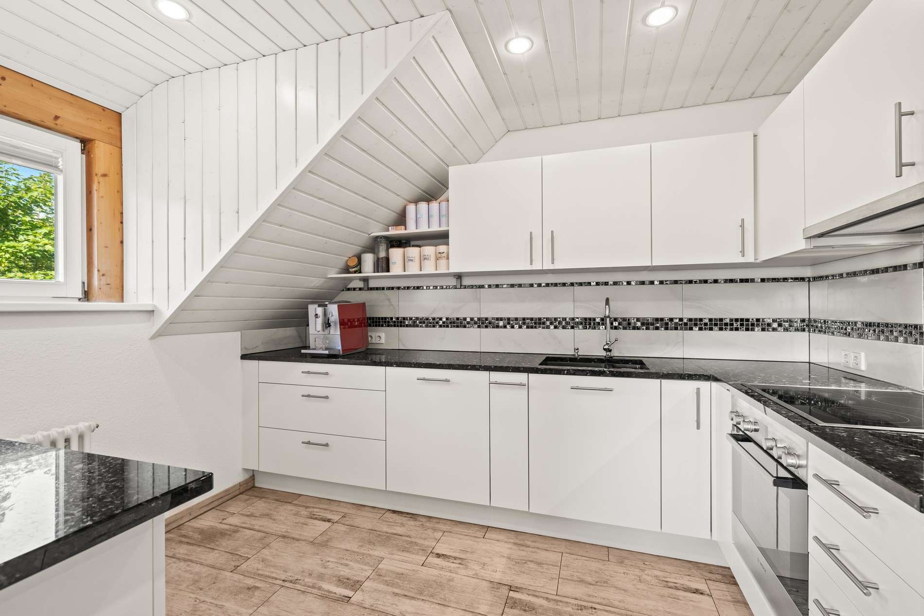 Immobilie in Lottstetten - Wohlfühloase - Maisonette-Wohnung - modernisiert - offenes Wohnkonzept für junge und jung gebliebene - Bild 2