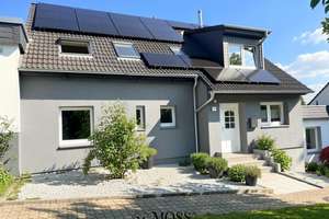Reihenhaus mit Charakter: Terrasse, Balkon, Kamin und liebevoll angelegter Garten