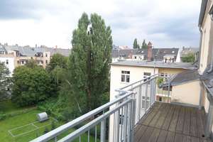 DACHGESCHOSS-TRAUM mit BALKON und PARKETTBODEN