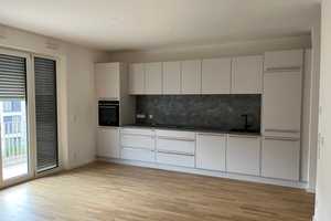 Lichtdurchflutete, großzügige 3-Zi.-Whg. mit moderner Einbauküche in zentraler Lage – 93049 Regensburg – Vorschaubild 2