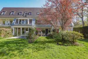 Split-Level-Reihenhaus mit Südwestgarten in Schmargendorf