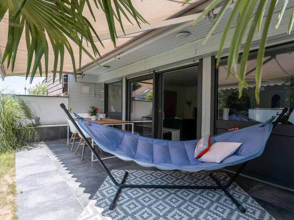 mit Terrasse
