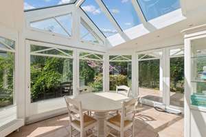 Großzügiger Bungalow auf 967 qm mit Premium-Wintergarten, moderner Hybrid-Wärmepumpe und ca. 335  – Die vollständige Adresse der Immobilie erhältst du vom Anbieter., 22045 Jenfeld, Hamburg – Vorschaubild 1
