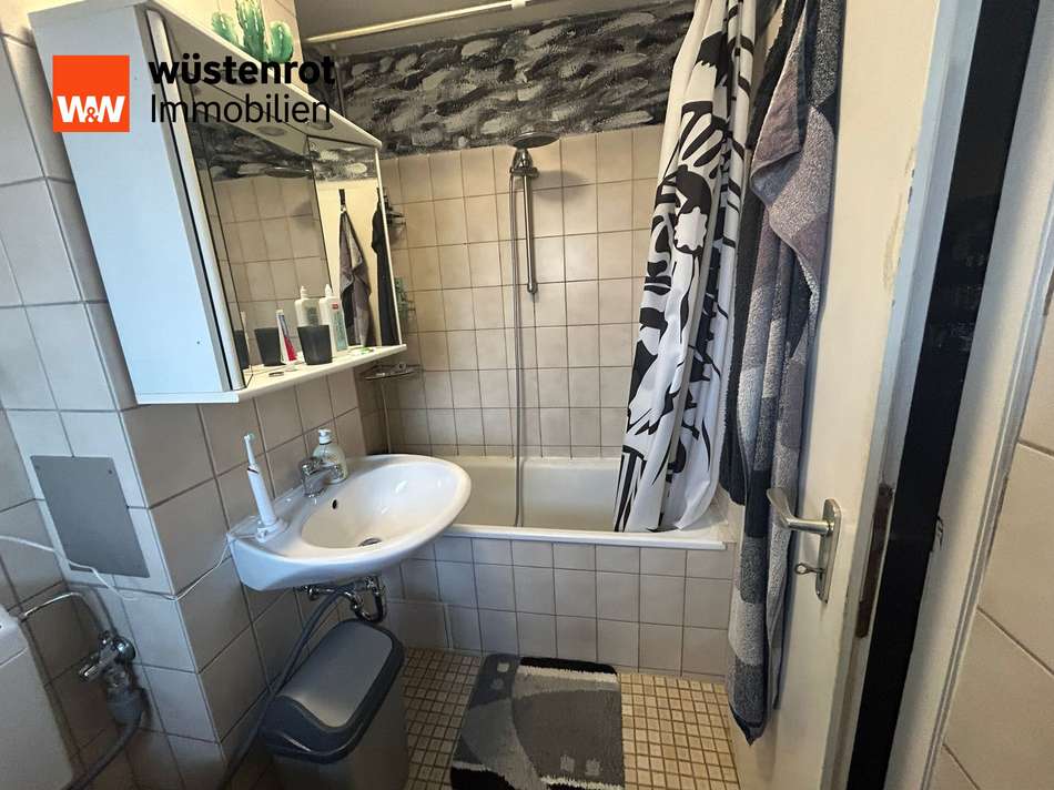 Bad mit Wanne